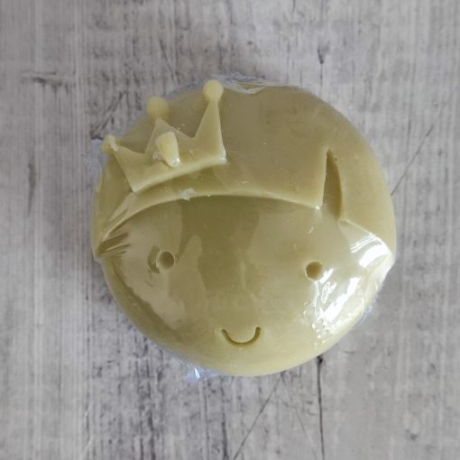Savon tout doux en forme de prince, sans parfum. Idéal pour les peaux sensibles et les peaux de bébé.