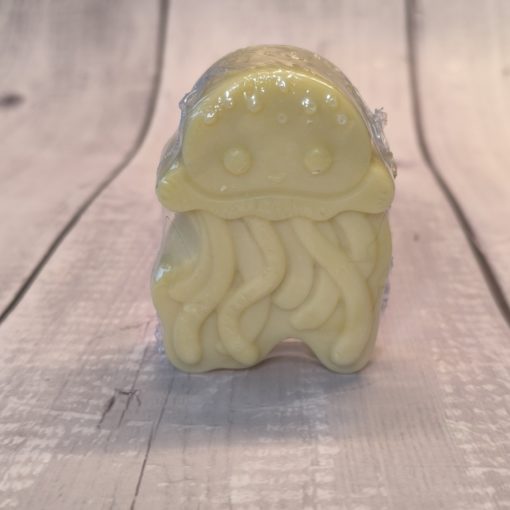 Savon tout doux au beurre de karité et huile d'avocat. Idéal pour les bébés et toutes les peaux sensibles. Sans parfum, sans allergène.