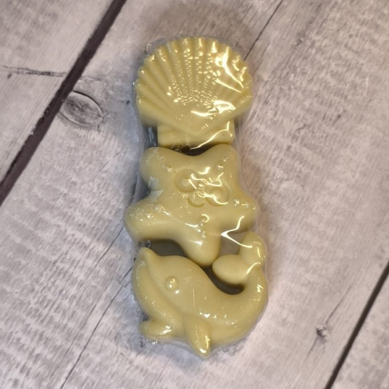 Savon tout doux au beurre de karité et huile d'avocat. Idéal pour les bébés et toutes les peaux sensibles. Sans parfum, sans allergène.