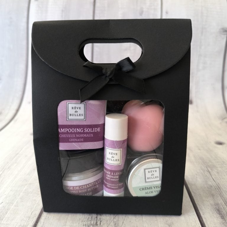 pochette découverte des bestseller à la grenade: chantilly, stick à lèvres, savon, shampooing solide ainsi qu'une crème visage à l'aloe vera.